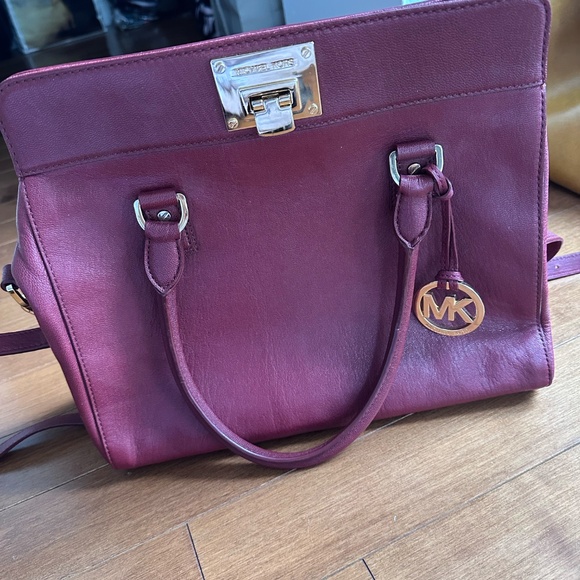 Micheal Kors Purse - Picture 3 of 3